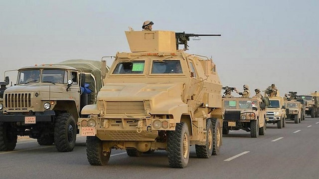 Mısır ordusuna ait konvoy.