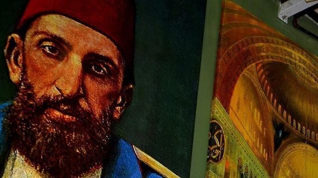 لماذا قلّد السلطانُ عبد الحميد مؤسسَ الصهيونية وسامًا؟
