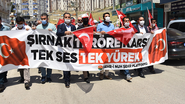 Şırnak'ta HDP önünde toplanan STK'lar teröre tepkili. 