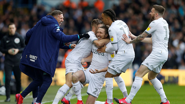 Leeds Unitedlı futbolcular maç sonu büyük sevinç yaşadı.