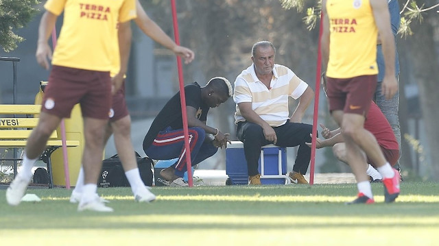 Henry Onyekuru'nun Fatih Terim'le vedalaşması önceki günlerin en çok konuşulan görüntüsüydü.