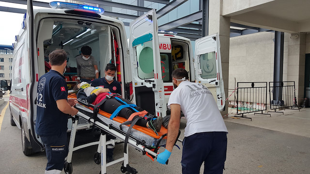 Yaralılar Düzce ve Hendek’teki hastanelere kaldırıldı.