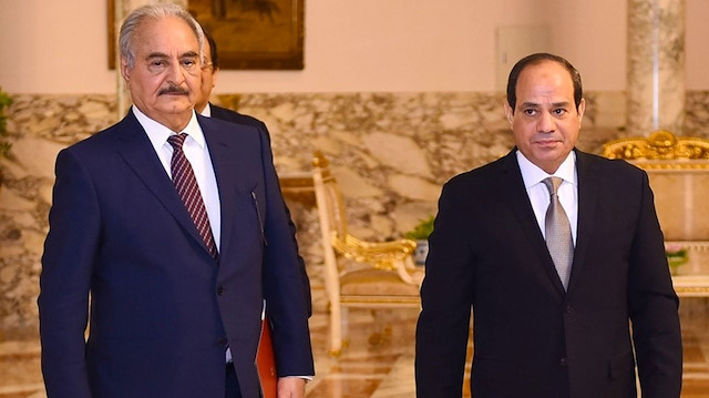 Mısır'ın darbeci başkanı Sisi, Mısır'da Hafter'e destek veriyor. 