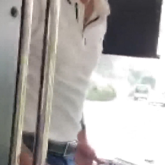 İstanbulda otobüs şoförü maske takmayınca yolcuların tepkisiyle karşılaştı