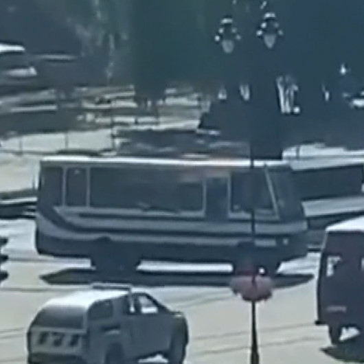 Ukraynada 20 yolcuyu rehin alan saldırgan polis dronuna ateş açtı