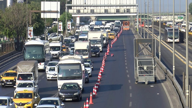 Onarım sebebiyle trafiğin tek şeride düştüğü Haliç Köprüsü'nde uzun kuyruk oluştu