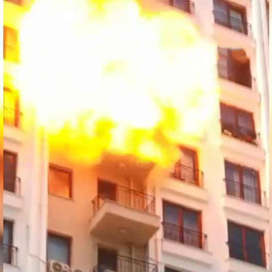 Esenlerde korku dolu anlar: Klima bomba gibi patladı