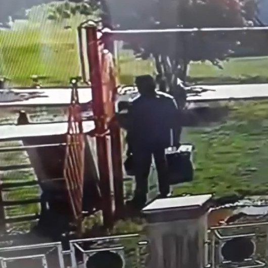 Kerkük’te Türkmen bürosu yakınlarına bomba yerleştiren saldırgan kameraya yansıdı