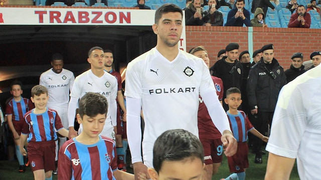 Cenk Özkacar, Türkiye Kupası maçında Trabzonspor'a karşı forma giymişti.