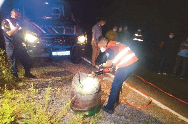 Ekipler, bölgede bulunan çöp varilini kesip, Gültekin’in yanmış cesedine ulaştı.