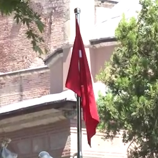 Ayasofya Camii’nin giriş kapılarına Türk Bayrakları asıldı