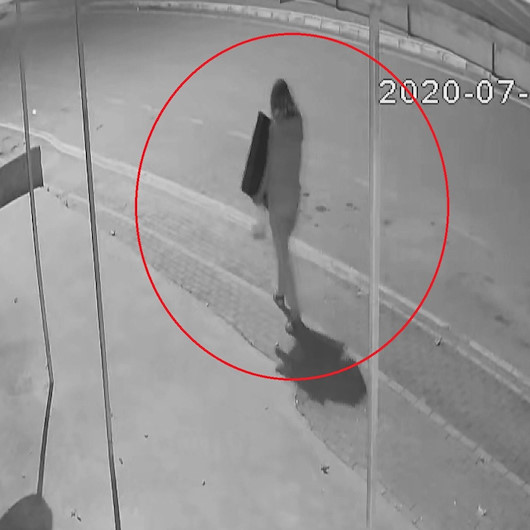 Sevgilisiyle birlikte babasının dükkanını soydu