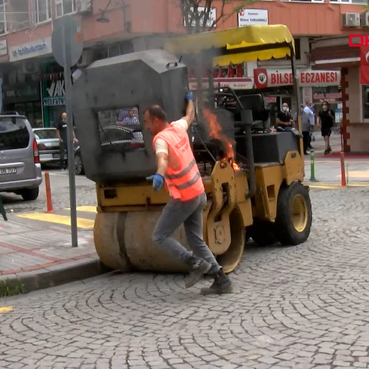 Rizede operatör alev alan iş makinesi için yardım istedi, sürücüler durmadı