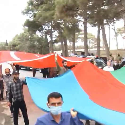 Ermenistanın şehit ettiği Azeri General Heşimovun cenazesinde Türk Bayrağı açıldı