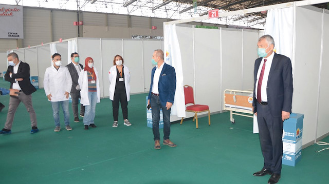 CHP’li Adana Büyükşehir Belediye Başkanı Zeydan Karalar’ın koronavirüs sürecinde yaptırdığı sözde bin kişilik sahra hastanesi şovu yarım kaldı.