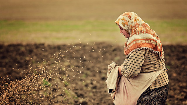 İnsan bazen dış güçler arıyor kendine