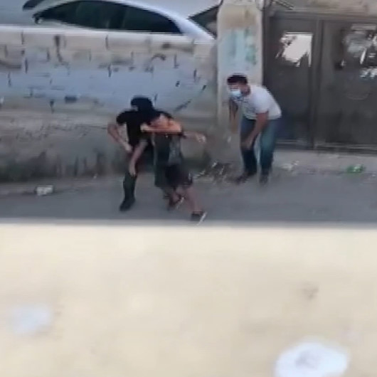 İşgalci İsrail güçleri 12 yaşındaki çocuğu sokak ortasında kaçırdı