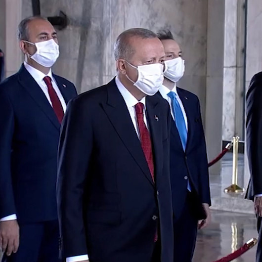 Cumhurbaşkanı Erdoğan Yüksek Askeri Şura üyeleri ile Anıtkabiri ziyaret etti