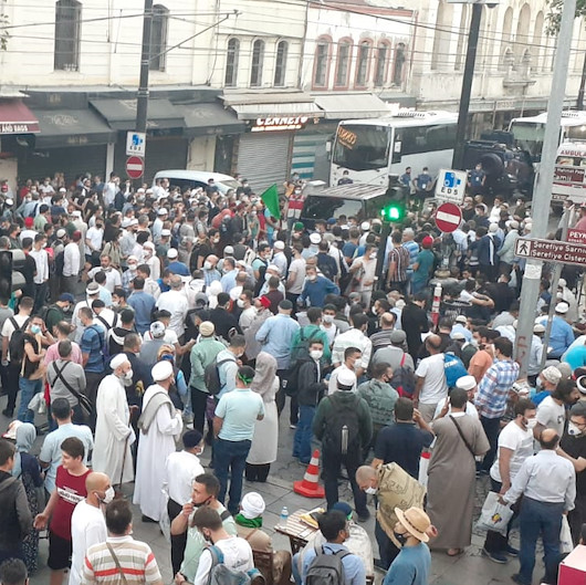 Vatandaşlar erken saatte Ayasofya Camiine akın etti