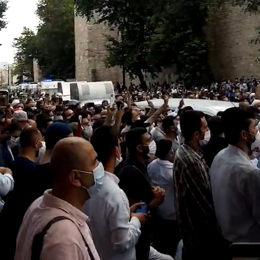 Vatandaşlar salavatlarla Ayasofya Camiine ilerliyor
