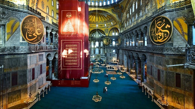 İstanbul Valisi paylaştı: Açılışa saatler kala Ayasofya Camii'nin içinden son fotoğraf