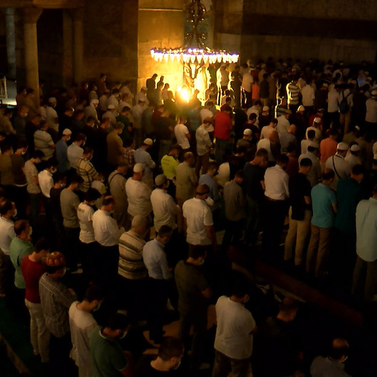 Ayasofya Camii akşam namazında insan akınına uğradı