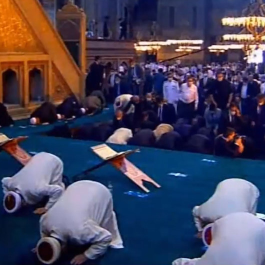 Ayasofya-i Kebir Camiinde secde ayeti sonrası tilavet secdesi yapıldı