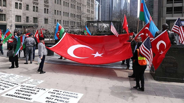 Vatandaşlar, Azerbaycan topraklarından koparılan Karabağ'ın uzun yıllardır devam eden Ermenistan tarafından işgaline dikkat çekti.