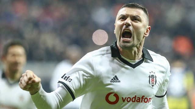 Burak Yılmaz, geçen sezonun devre arasında Trabzonspor'dan geldiği Beşiktaş'ta, 40 resmi maça çıkıp, rakip fileleri 25 kez havalandırma başarısı gösterdi.