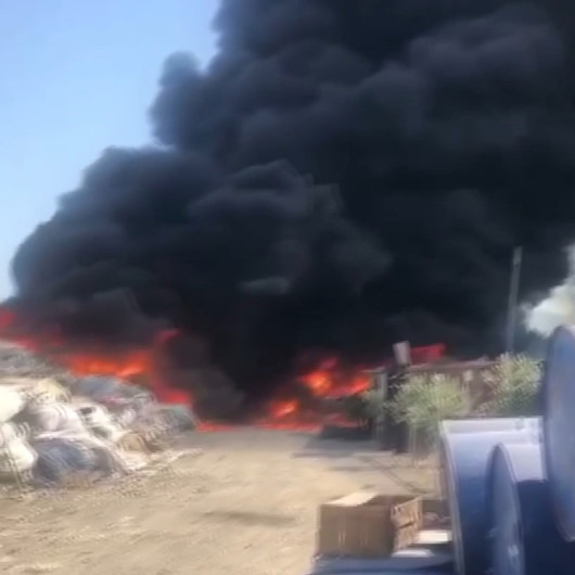Manisada geri dönüşüm tesisinde korkutan yangın