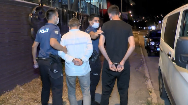Çatışmanın ardından şüpheli 10 kişi yakalandı.