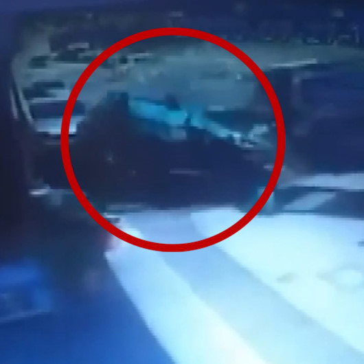 İzmirde metrelerce takla atan otomobil sekiz araca çarparak durabildi