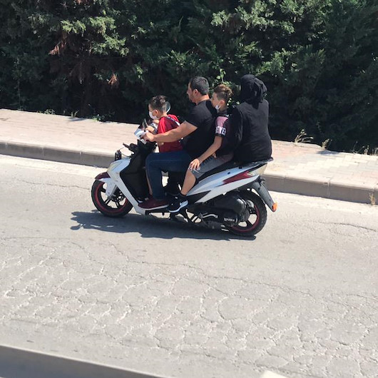 Kocaelide dört kişilik ailenin motosiklet üzerindeki tehlikeli yolculuğu