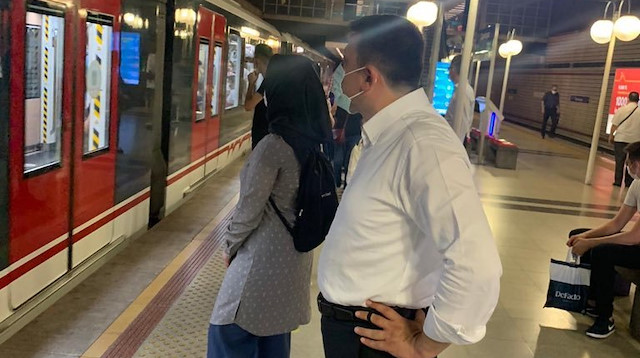 İzmir Milletvekili Hamza Dağ, metroda görüntülendi. 
