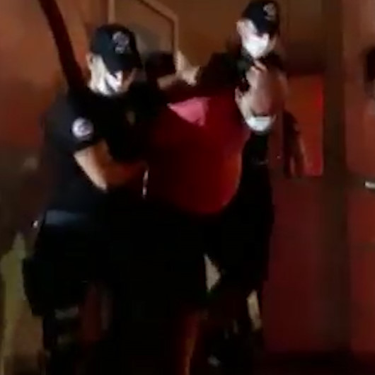 Şilede Türk Bayrağını koparıp yere atan Tarkan isimli hain tutuklandı