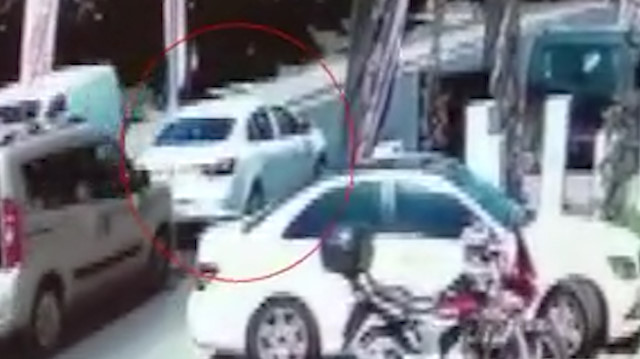Gaz ile freni karıştıran sürücü dükkana daldı