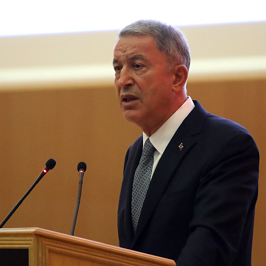 Bakan Akardan Yunanistana bayrak yakma tepkisi: Bunlar acizlikten meydana gelen olaylar