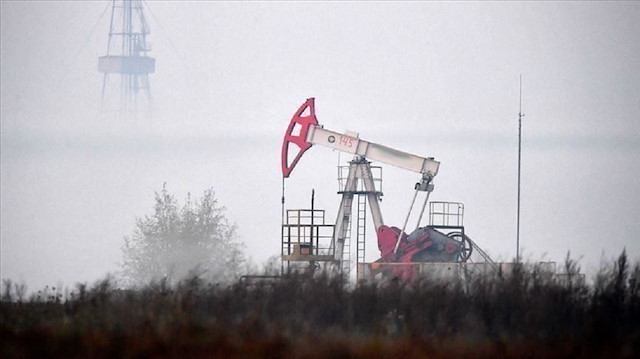 أسعار النفط تصعد مع ظهور تراجع في مخزونات الخام الأمريكية