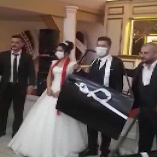 Damada düğünde araba kapısı taktılar