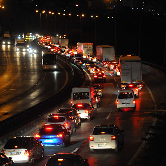 İstanbul çıkışında bayram trafiği devam ediyor