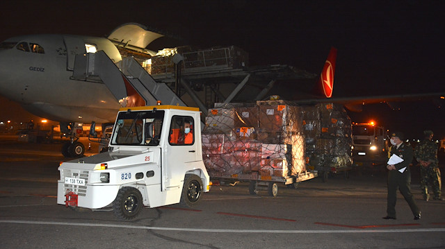 12,5 ton insani yardım Türk Hava Yolları'na ait kargo uçağıyla Özbekistan'ın başkenti Taşkent'e getirildi.