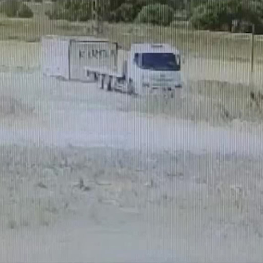 Konteynerleri vinçle çalıp başkalarına sattı
