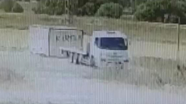 Konteynerleri vinçle çalıp başkalarına sattı