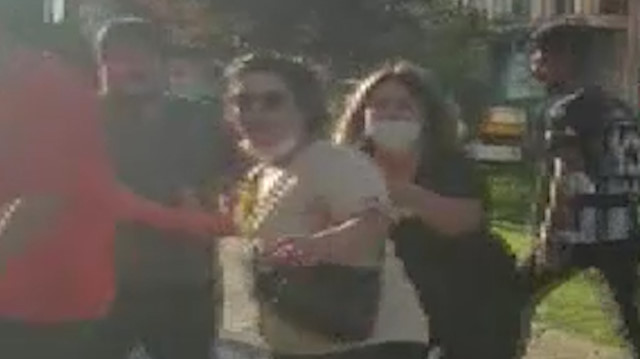 Taksici ile müşteri arasındaki indi bindi kavgası kamerada