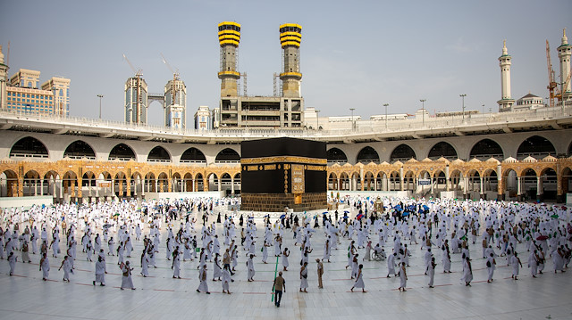 Muslim pilgrims wearing face masks and keeping social distance perform Tawaf around Kaaba during the annual Haj pilgrimage amid the coronavirus disease (COVID-19) pandemic, in the holy city of Mecca, Saudi Arabia July 31, 2020. Saudi Ministry of Media