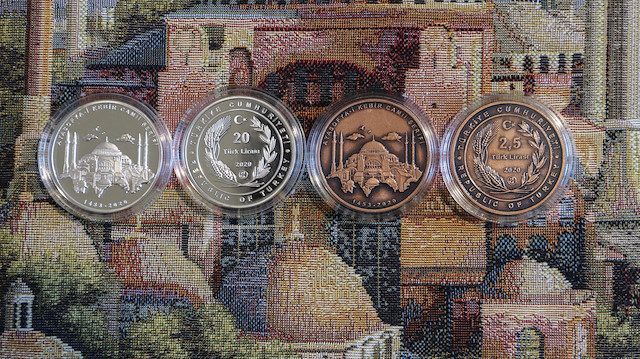 Ayasofya-i Kebir Cami-i Şerifi gümüş üzeri altın kaplama hatıra paraları online satışa sunulacak.

