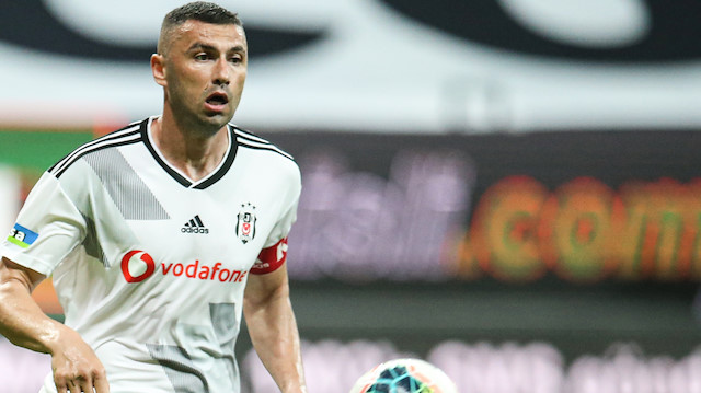France’s Lille sign Turkish forward Burak Yilmaz