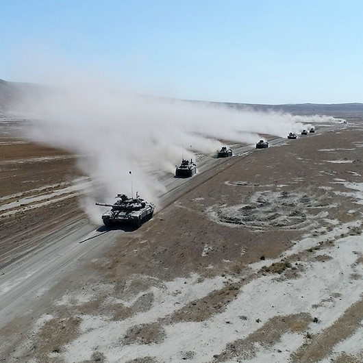 Azerbaycan-Türkiye ortak askeri tatbikatları zırhlı birliklerle devam ediyor