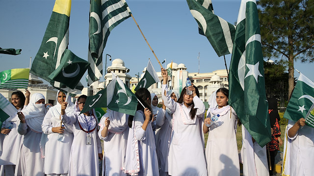 Human chain in solidarity with Indian Kashmiri Muslims  