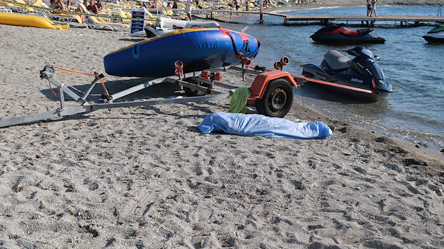 Alabora olan teknedeki ikisi çocuk 4 kişi boğularak yaşamını yitirdi.